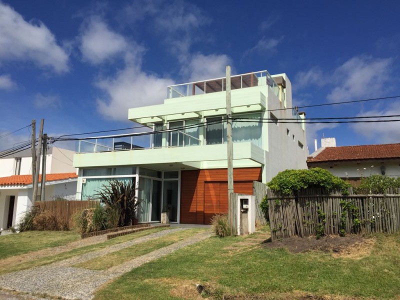 Lindisima casa en Manantiales con vistas al Mar y Punta del Este.